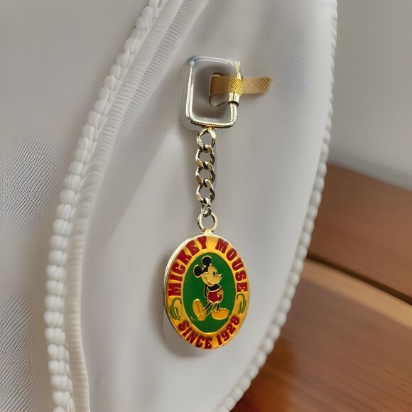 Vintage Disney Ellon Signed Mickey Mouse Since 1998 Keyring - Picture 1 of 7